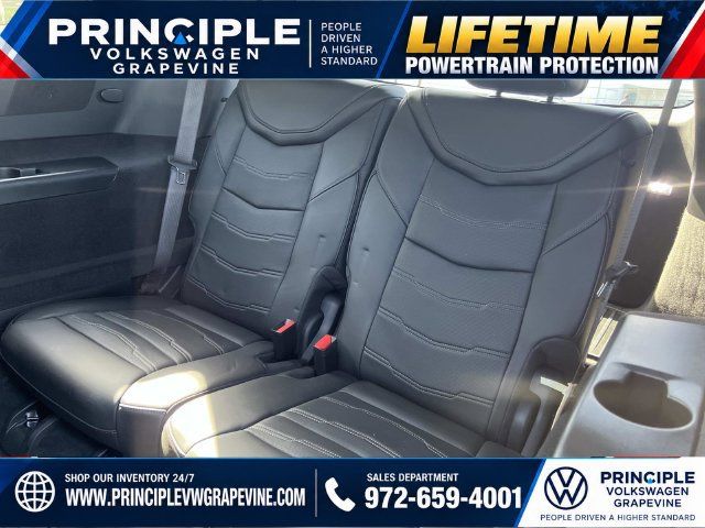 Used 2024 Cadillac XT6 Sport w/ Platinum Package AWD/4WD image 24
