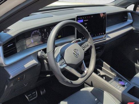 New 2026 Volkswagen Tiguan SE R-Line FWD image 3