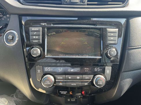 Used 2019 Nissan Rogue SV FWD image 20