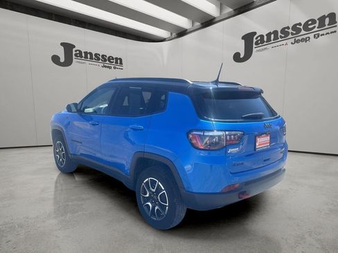 Used 2025 Jeep Compass Trailhawk AWD/4WD image 2