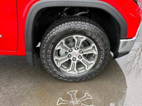 New 2026 GMC Sierra 1500 SLE image 12