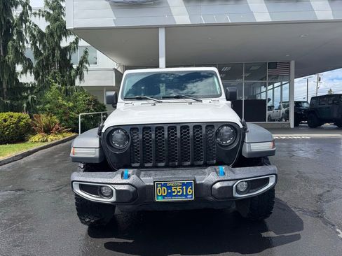 Used 2023 Jeep Wrangler Unlimited AWD/4WD image 2