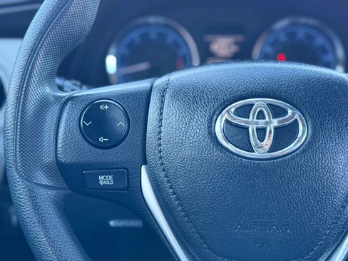 Used 2018 Toyota Corolla LE image 24