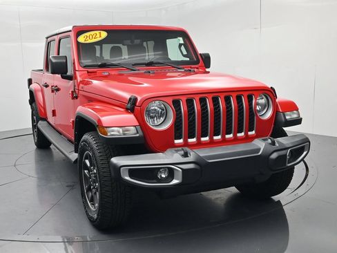 Used 2021 Jeep Gladiator Overland w/ Popular Equipment Package AWD/4WD image 2