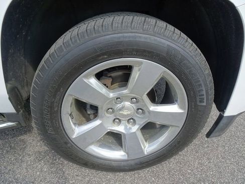 Used 2020 Chevrolet Suburban Premier w/ Premier 6.2L Value Package image 38