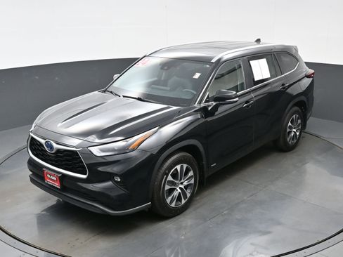 Used 2024 Toyota Highlander XLE AWD/4WD image 37