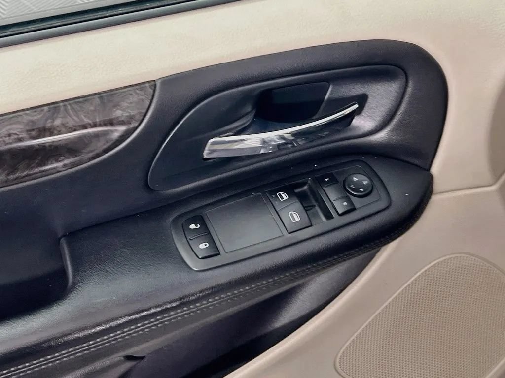 Used 2013 Dodge Grand Caravan SE FWD image 17