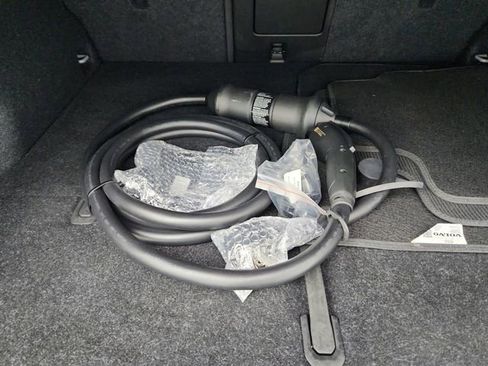 Certified 2022 Volvo XC40 P8 Recharge Plus image 25