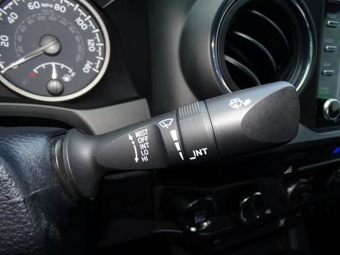 Used 2023 Toyota Tacoma TRD Off-Road w/ Technology Package AWD/4WD image 17