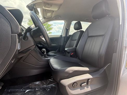 Used 2023 Volkswagen Tiguan SE FWD image 10