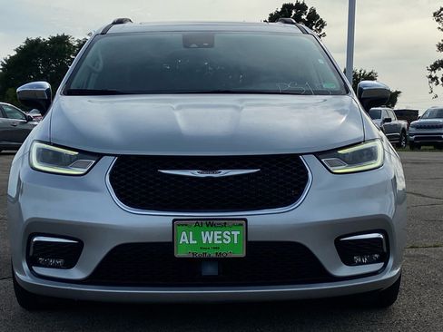 Used 2023 Chrysler Pacifica Limited FWD image 8