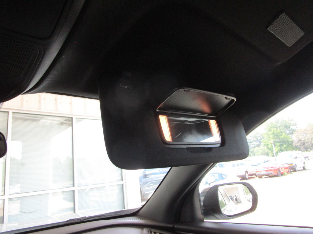 Used 2025 Chevrolet Traverse LT FWD image 35