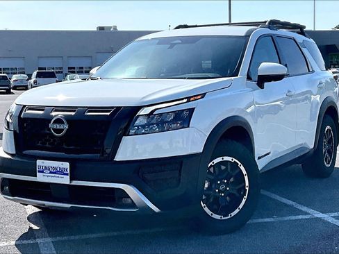 Used 2025 Nissan Pathfinder Rock Creek AWD/4WD image 3