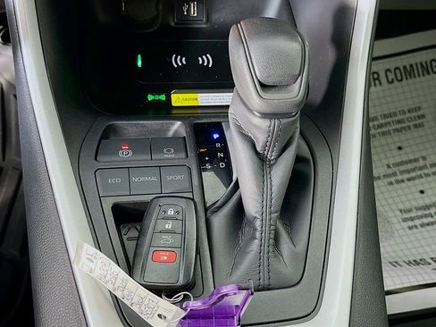 Used 2025 Toyota RAV4 XLE w/ Convenience Package image 23