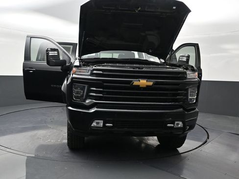 Used 2022 Chevrolet Silverado 2500 High Country w/ Z71 Off-Road Package image 36