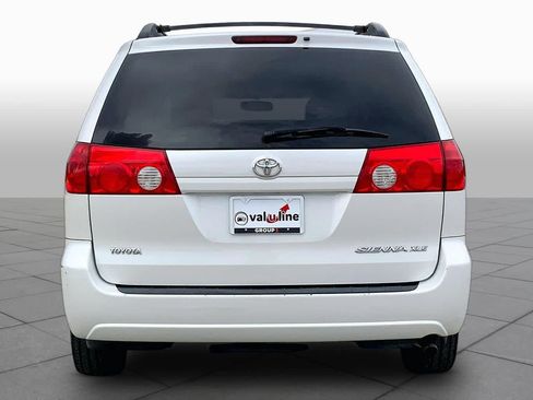Used 2010 Toyota Sienna XLE w/ Towing Prep Pkg FWD image 4