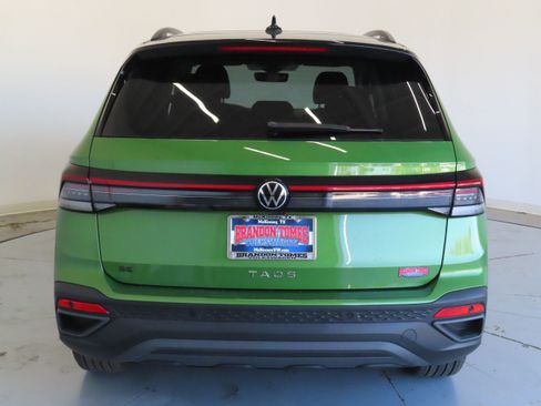 New 2026 Volkswagen Taos SE FWD image 5