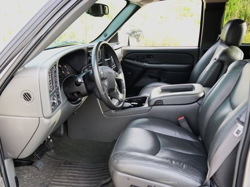 Used 2004 GMC Sierra 3500 SLT w/ Heavy-Duty Power Package image 16