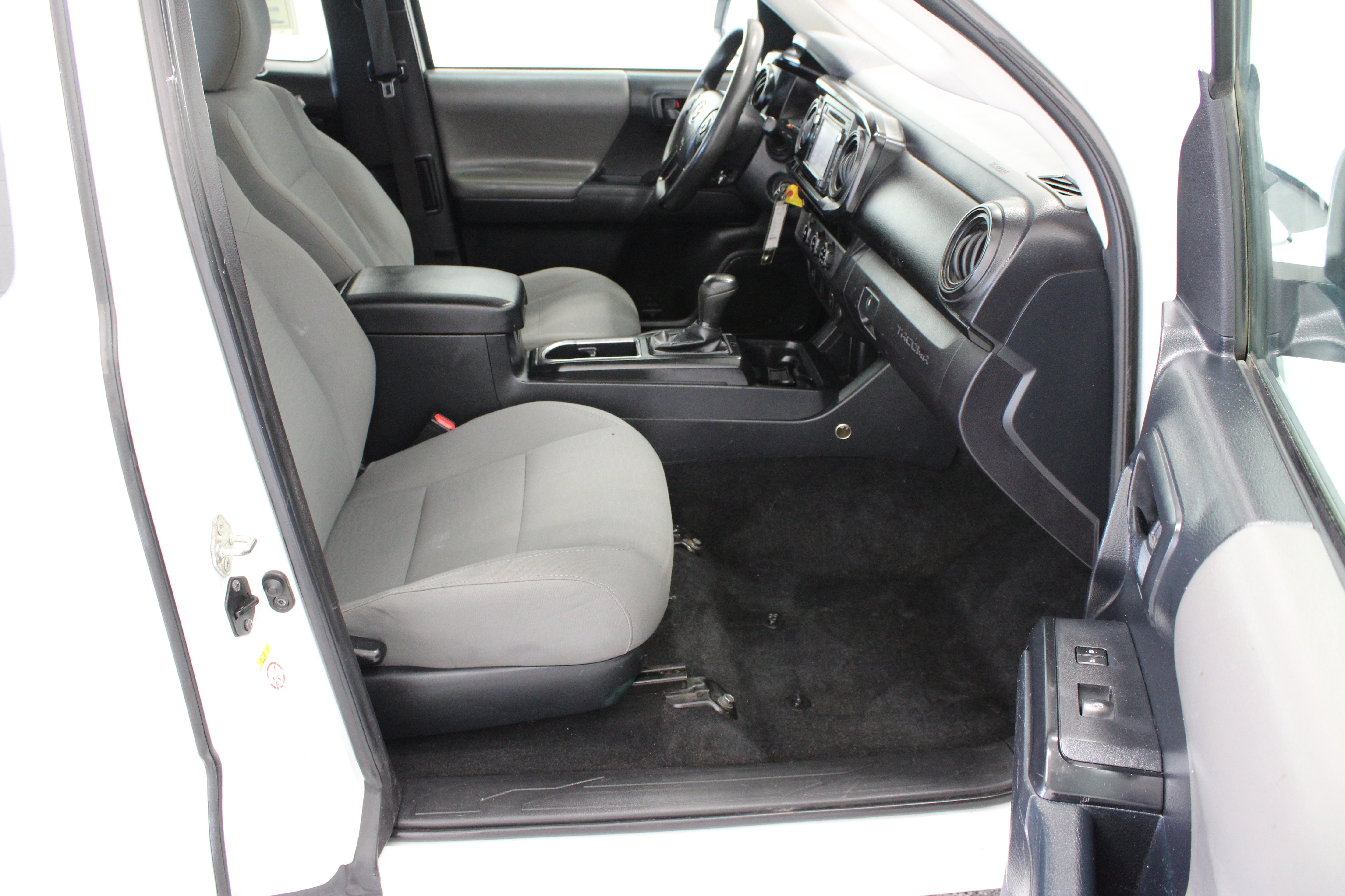 Used 2018 Toyota Tacoma SR RWD image 29
