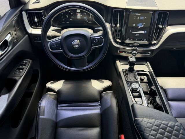 Used 2019 Volvo XC60 T5 Momentum w/ Multimedia Package FWD image 16