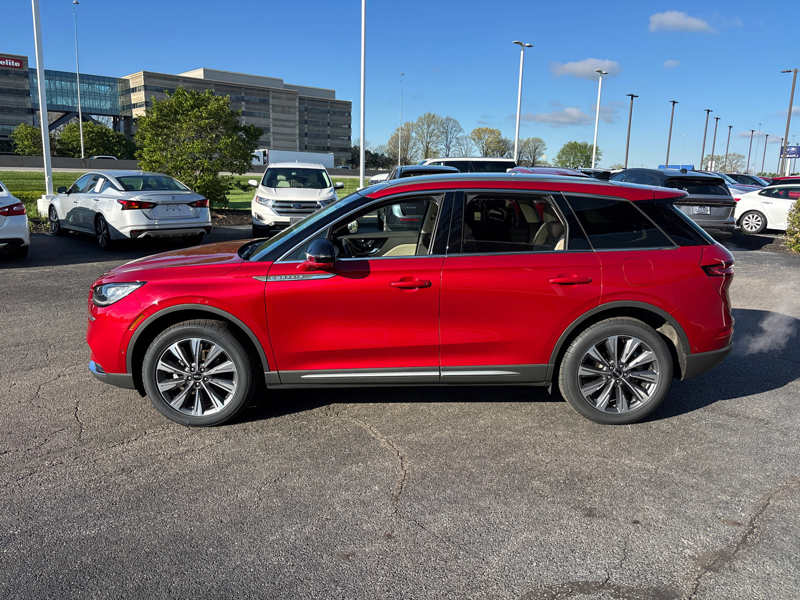 Certified 2022 Lincoln Corsair Reserve w/ Equipment Group 201A AWD/4WD image 4