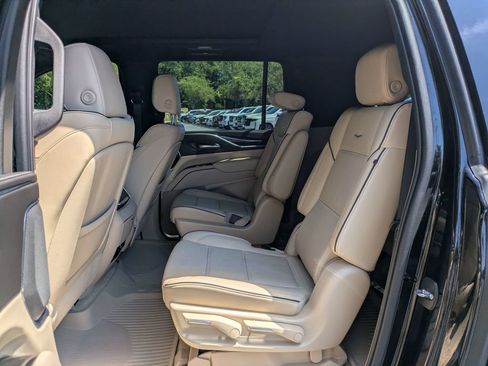 Used 2022 Cadillac Escalade ESV Premium Luxury RWD image 16
