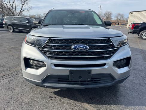 Used 2023 Ford Explorer XLT image 8