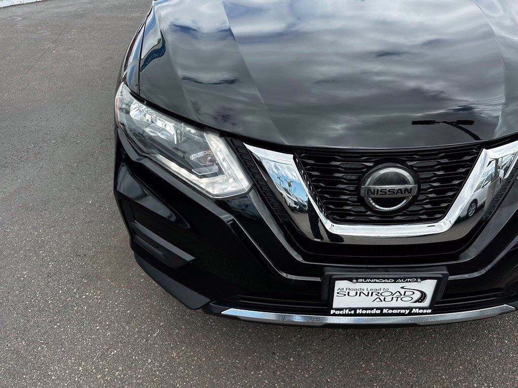 Used 2018 Nissan Rogue SV FWD image 4