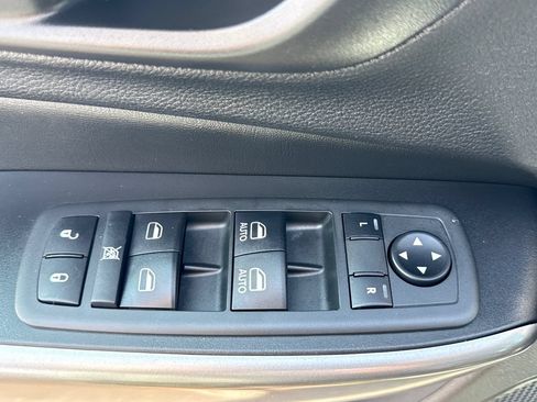 Used 2020 Jeep Cherokee Latitude Plus w/ Cold Weather Group AWD/4WD image 17