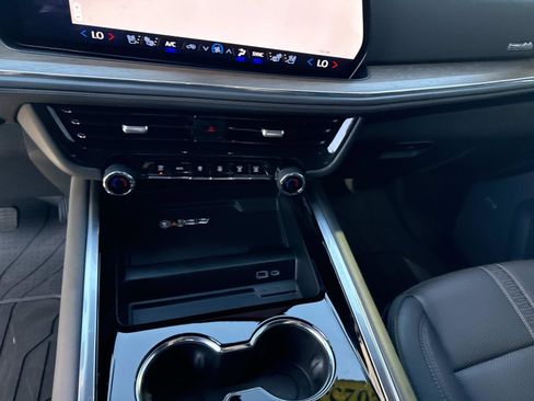 Used 2025 Chevrolet Tahoe High Country image 28