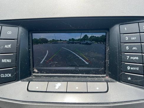 Used 2018 Ford Taurus SE FWD image 13