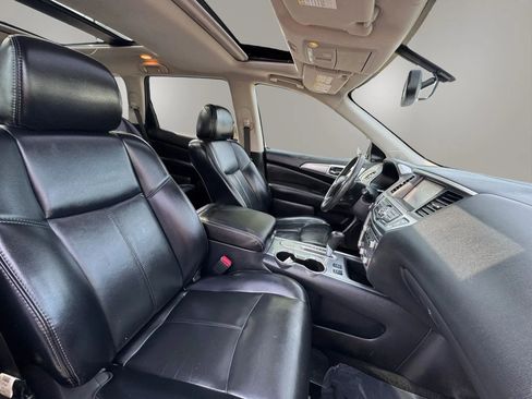 Used 2017 Nissan Pathfinder SL w/ SL Premium Package FWD image 18