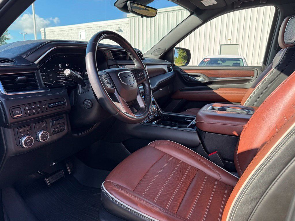 Used 2023 GMC Yukon XL Denali Ultimate w/ LPO, Floor Liner Package AWD/4WD image 15