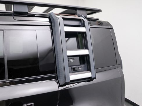 Used 2020 Land Rover Defender 110 First Edition AWD/4WD image 32