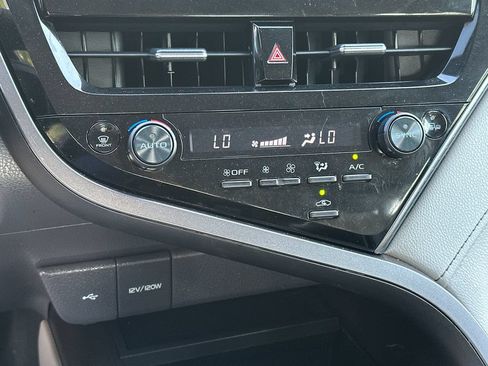 Used 2024 Toyota Camry SE FWD image 27