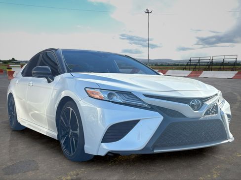 Used 2020 Toyota Camry XSE w/ Navigation Package FWD image 2