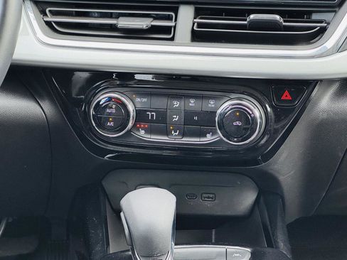 Used 2025 Chevrolet Trax LT w/ LT Convenience Package image 19