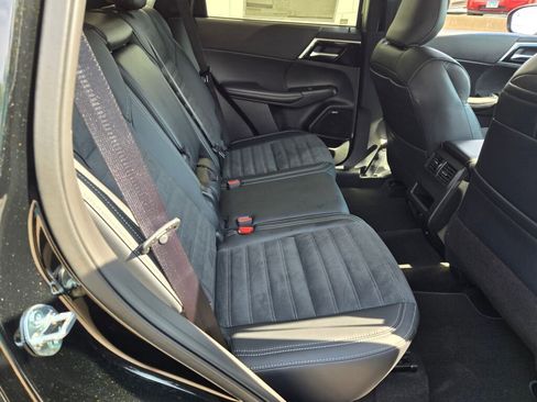 New 2025 Mitsubishi Outlander SE image 9