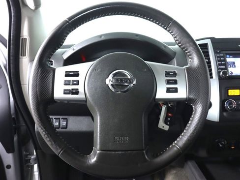 Used 2016 Nissan Frontier PRO-4X image 11
