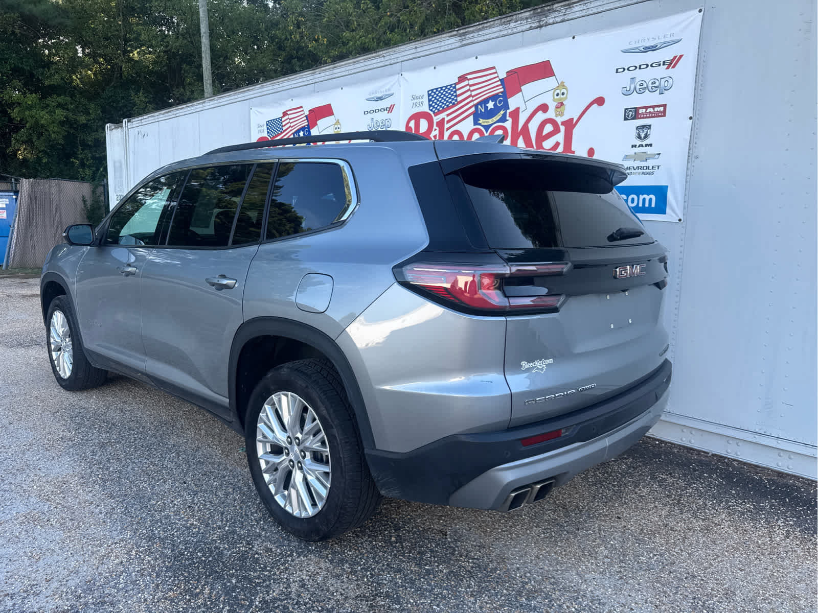 Used 2024 GMC Acadia Elevation AWD/4WD image 8