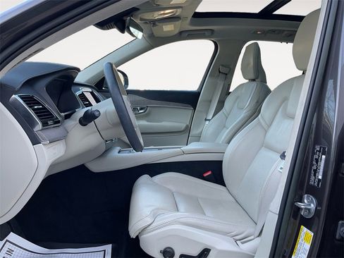 Certified 2023 Volvo XC90 B6 Ultimate w/ Lounge Package image 9