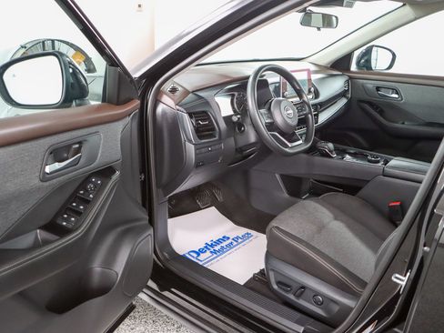 Used 2022 Nissan Rogue SV AWD/4WD image 3