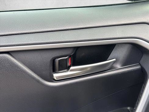 Used 2019 Toyota RAV4 XLE image 17
