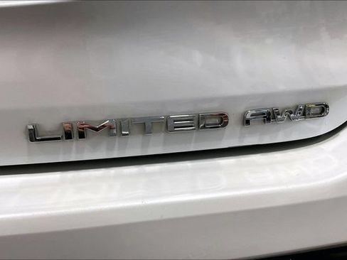 Used 2022 Toyota Highlander Limited AWD/4WD image 10