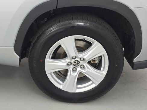 Used 2023 Toyota Highlander L image 33