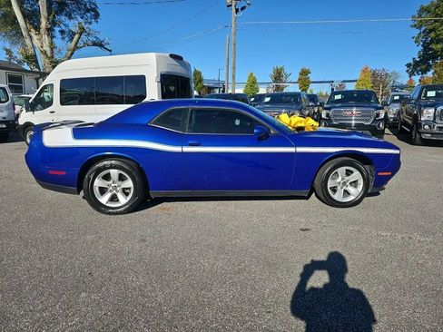 Used 2019 Dodge Challenger SXT RWD image 5