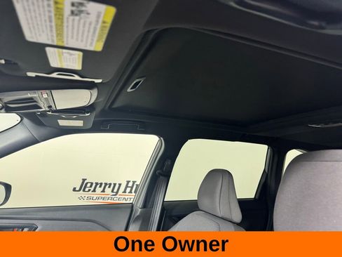 Used 2025 Subaru Forester Premium w/ Convenience Package #2 image 3