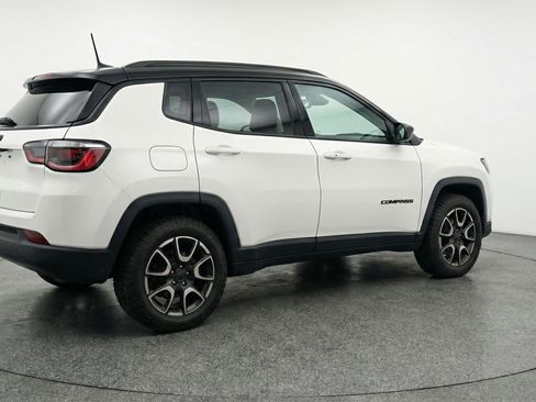 Used 2025 Jeep Compass Trailhawk AWD/4WD image 9