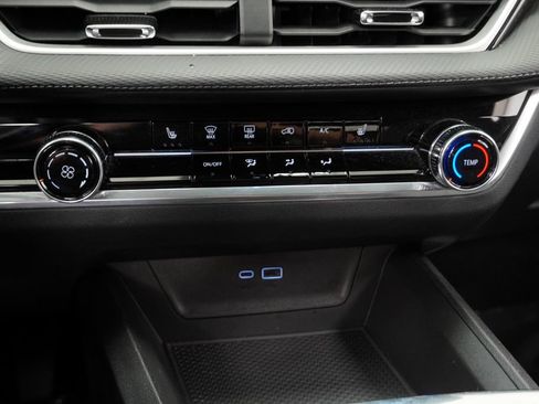 Certified 2025 Chevrolet Equinox LT FWD image 20