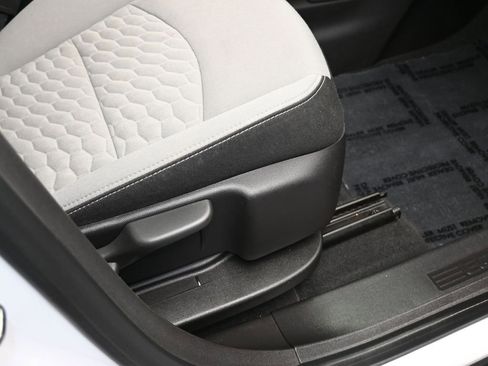 Used 2018 Chevrolet Equinox LS image 40